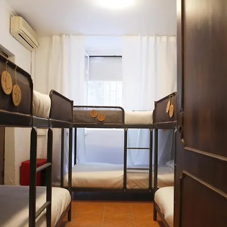 Avenida Hostel *